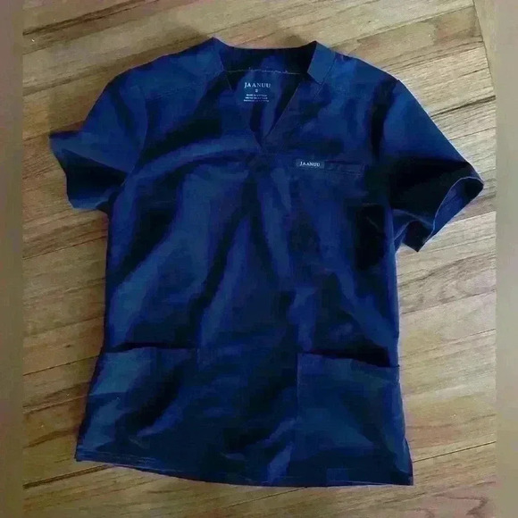 Jaanuu Scrub Top Size Small - Like New - Picture 1 of 1